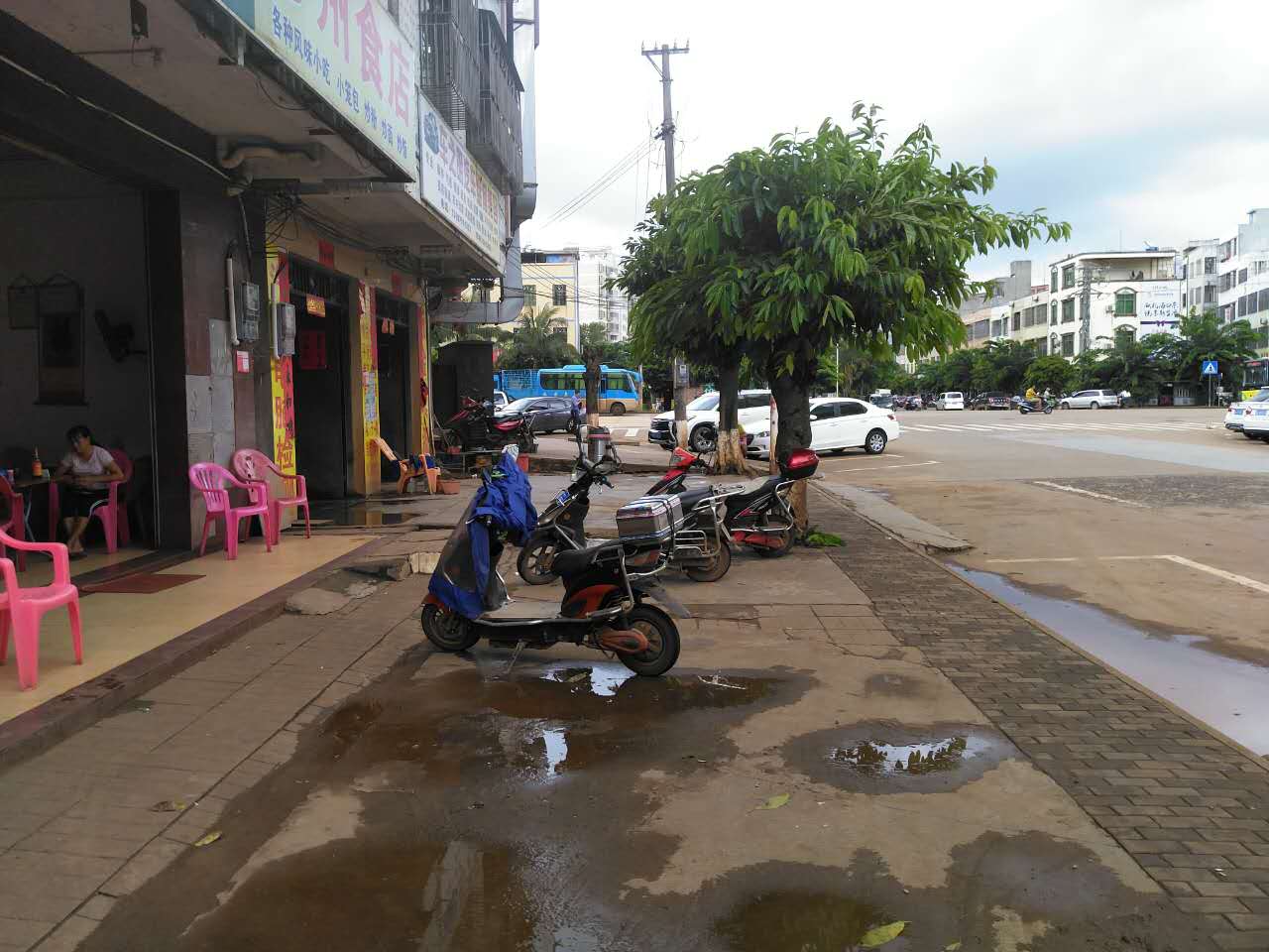  灵山镇洪都百货旁边 水吧转让