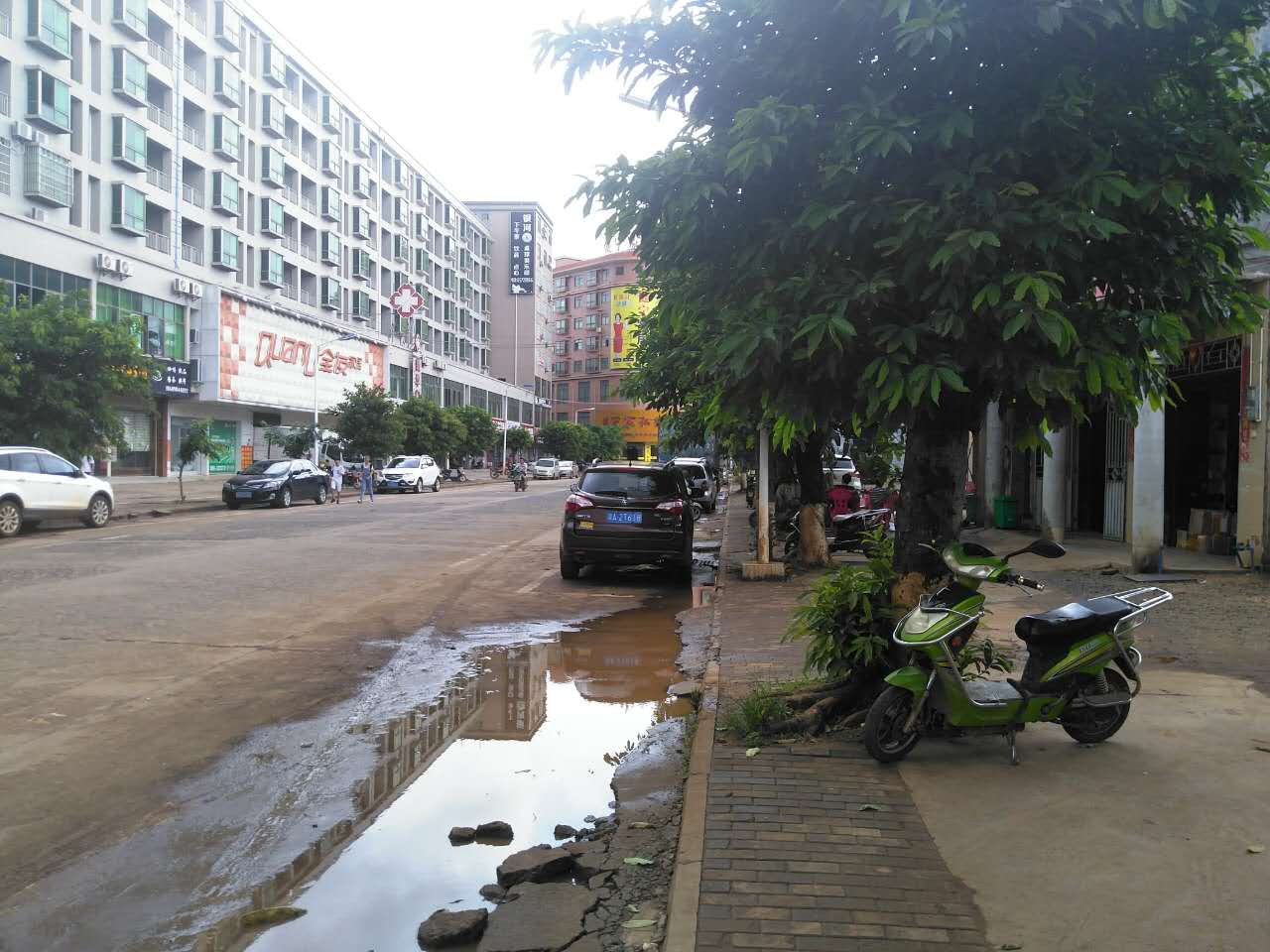  灵山镇洪都百货旁边 水吧转让