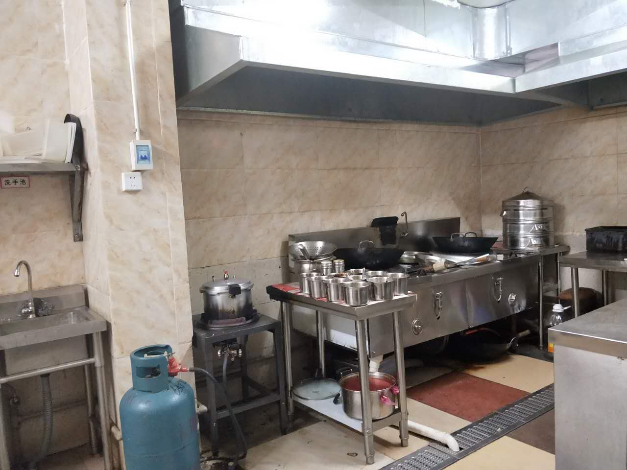 国兴兴丹路临街餐馆店急转让