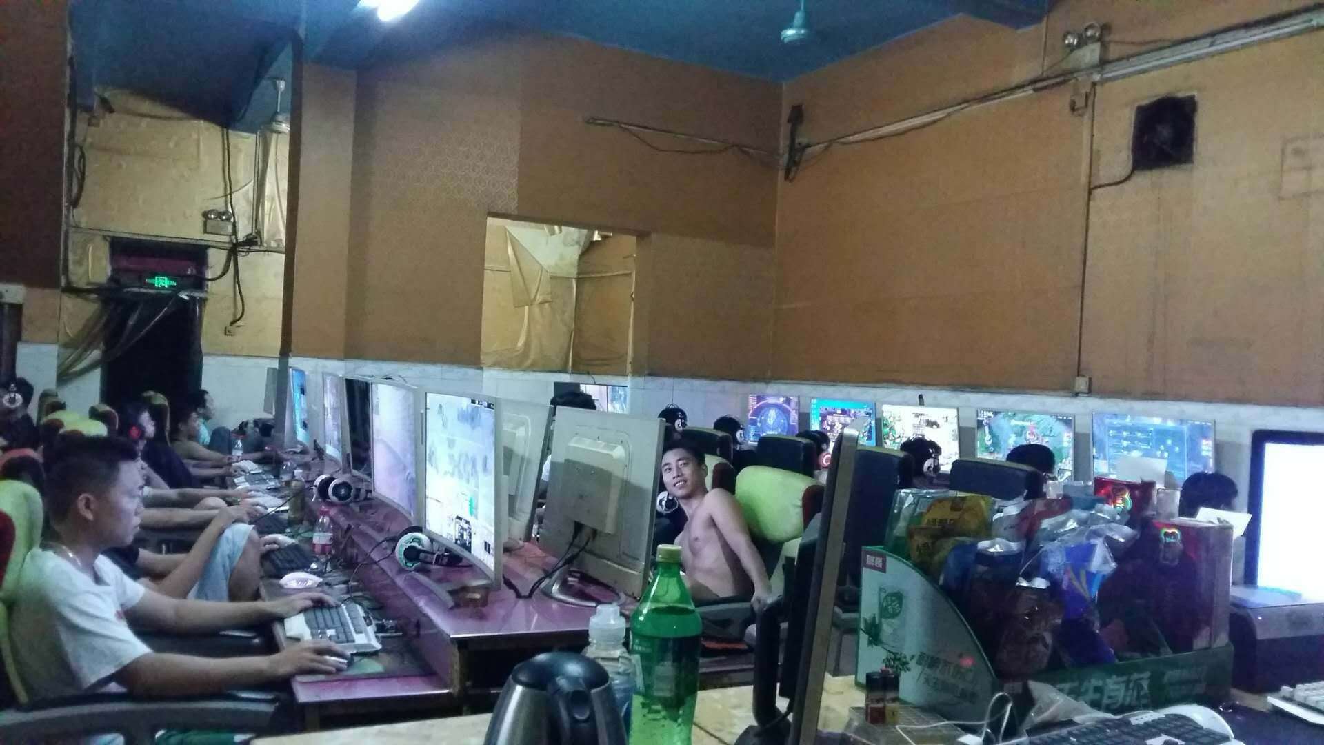 澄迈老城附近马村人民路 网吧转让