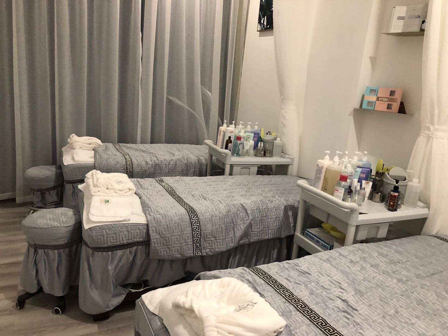 京华城临街一楼美容院转让可空转
