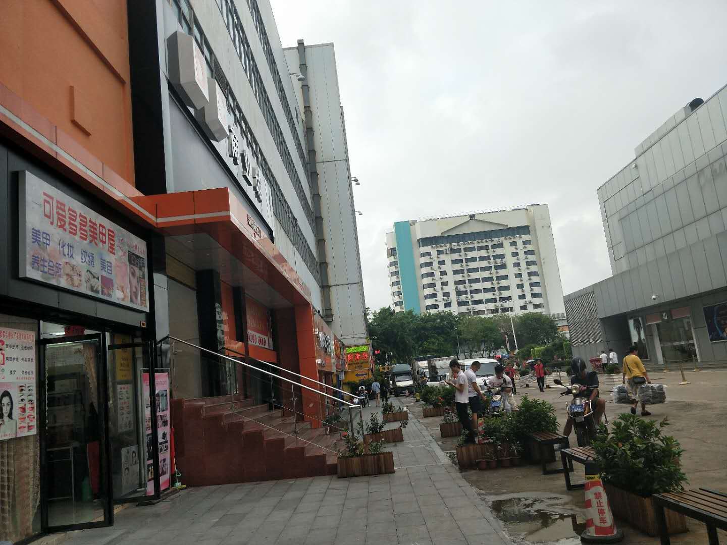低价空铺转让望海国际临街铺面