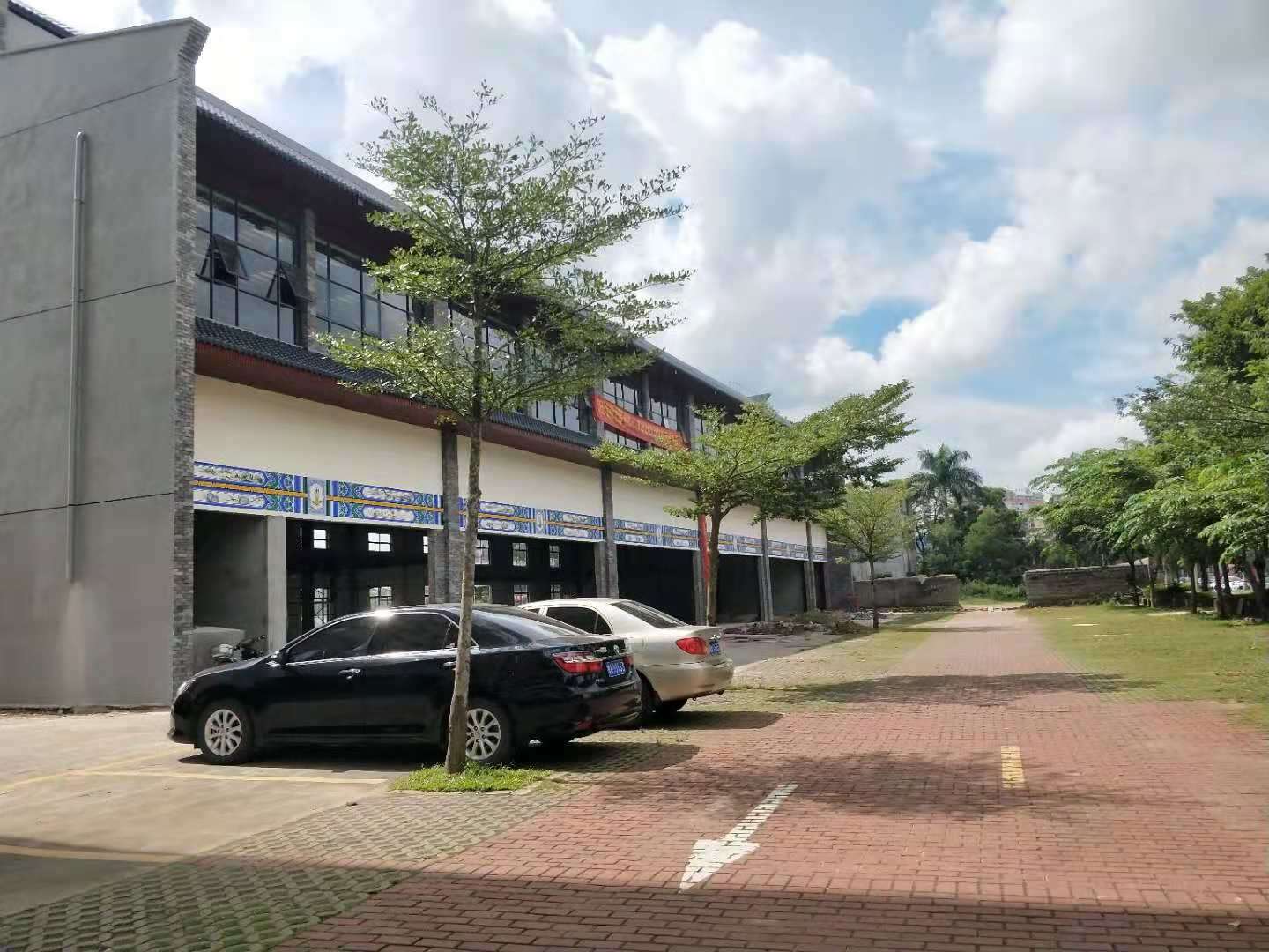 临街美食城三楼招租办公、教育机构