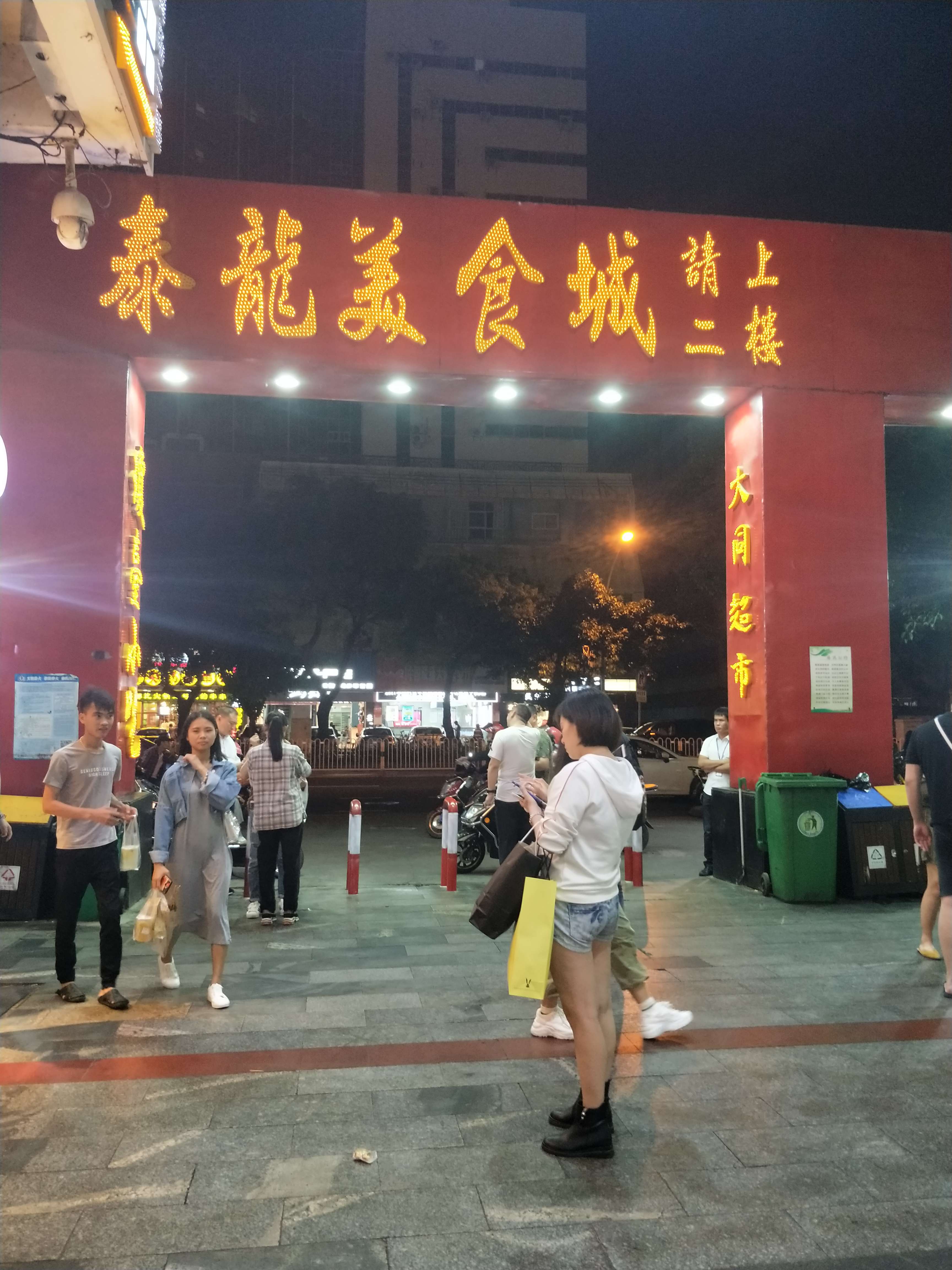 6.8万低价泰龙城美食街小吃店转让
