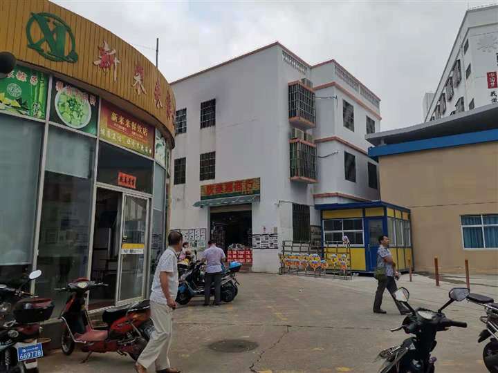 海秀中路26小学西门餐馆转让