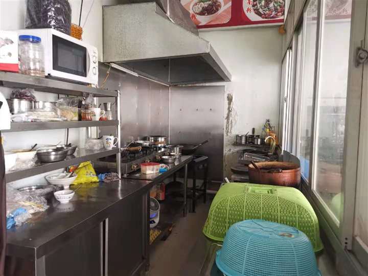 海秀中路26小学西门餐馆转让
