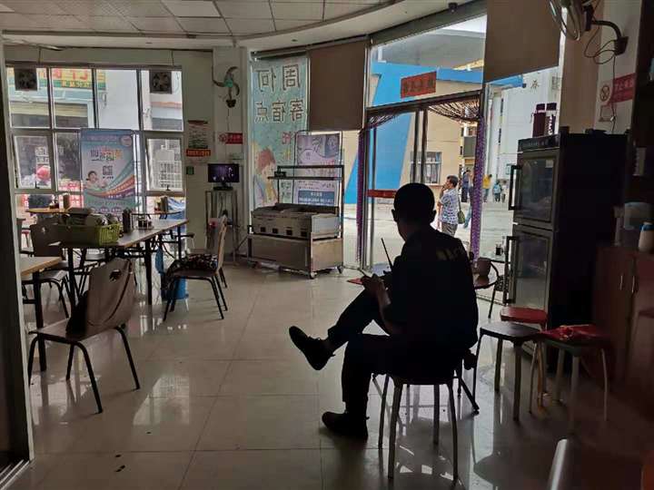 海秀中路26小学西门餐馆转让