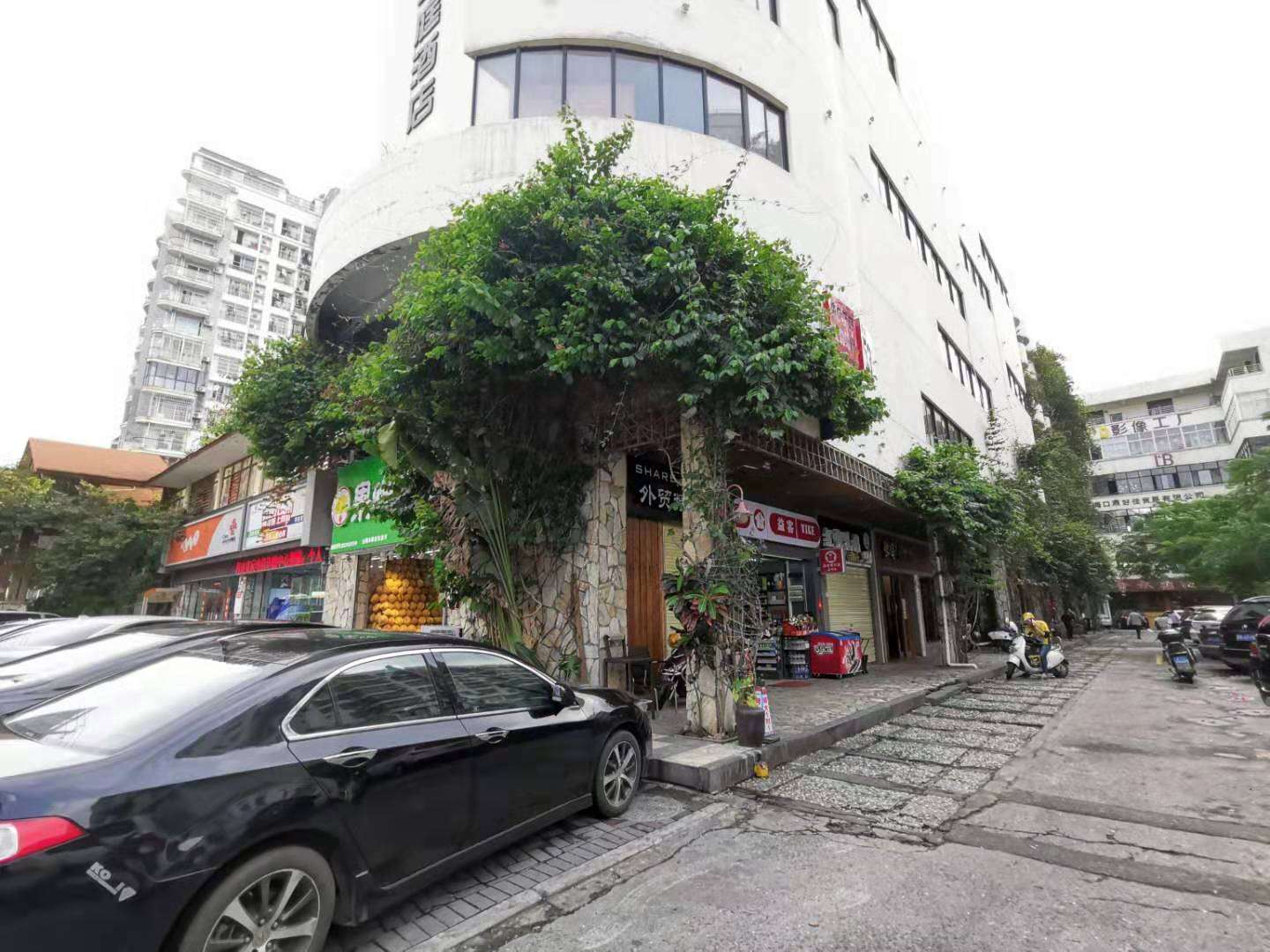 五指山路蓝庭酒店风情街店铺转让可转租