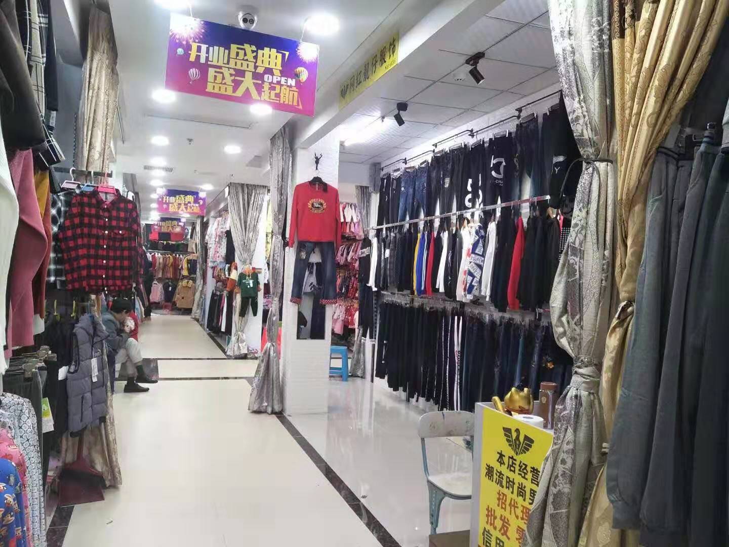 急转一万八转让费含今年租金押金，秀英小街商场二楼男装店转让