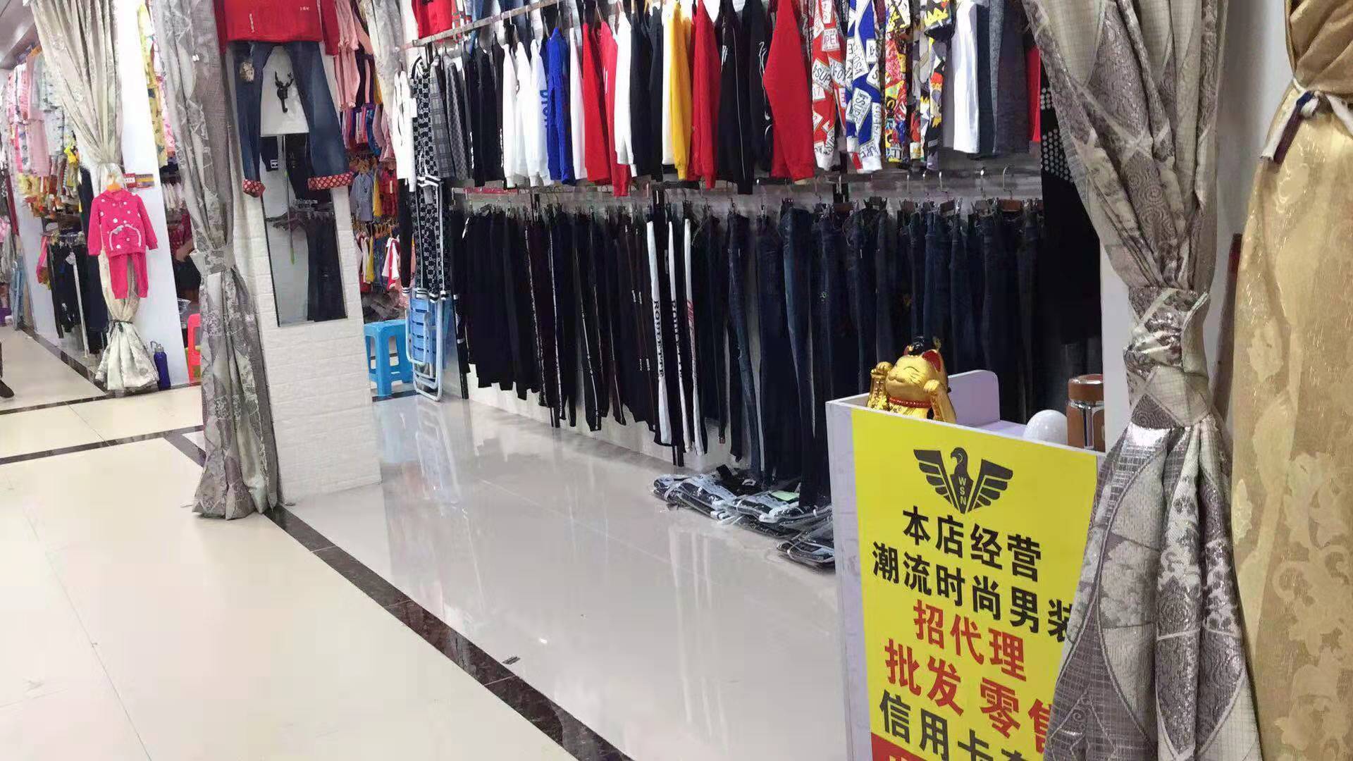 急转一万八转让费含今年租金押金，秀英小街商场二楼男装店转让