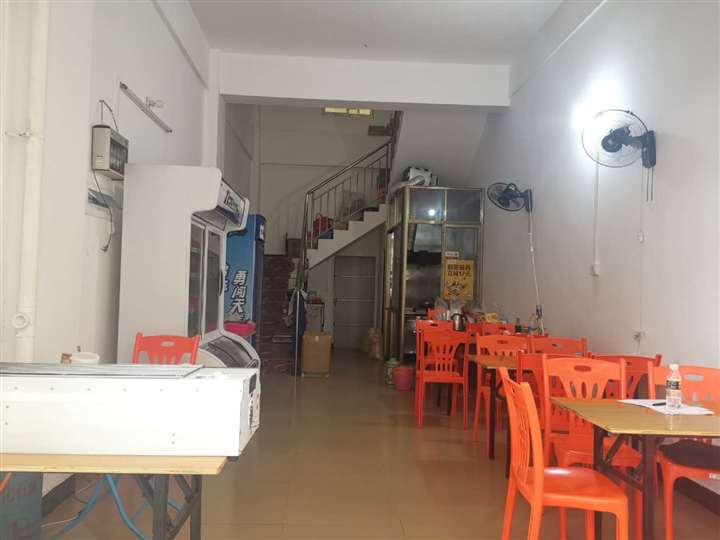 无转让费亏本转让屯昌县大型商场底商麻辣烫店