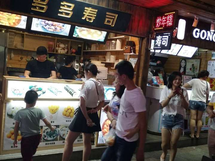 4年老店万绿园小吃街老店转让