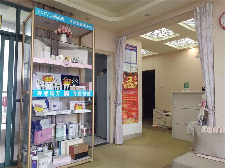 海甸岛海大北门正对面营业中美容院转让