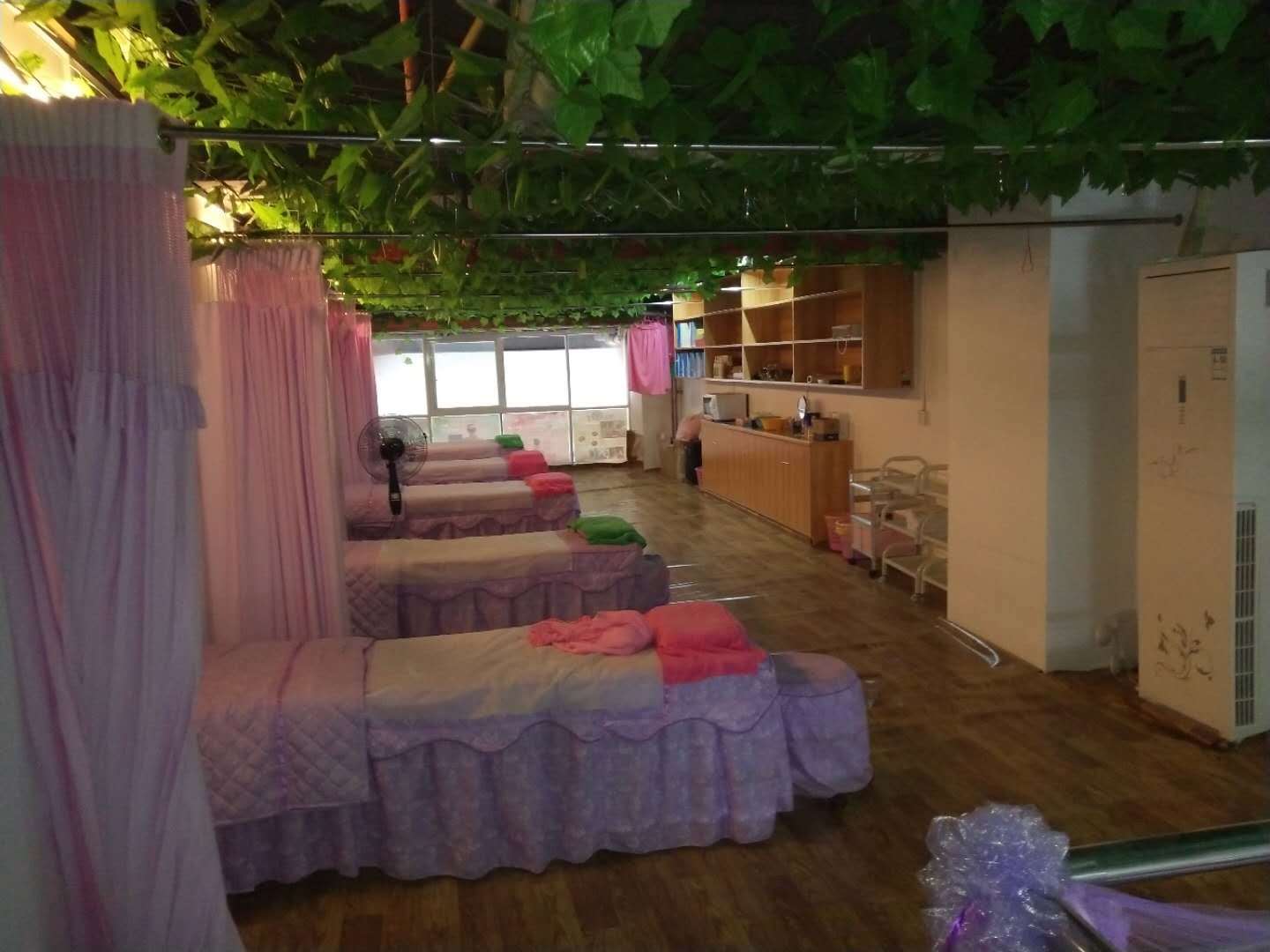 万达广场一二层美容院转让
