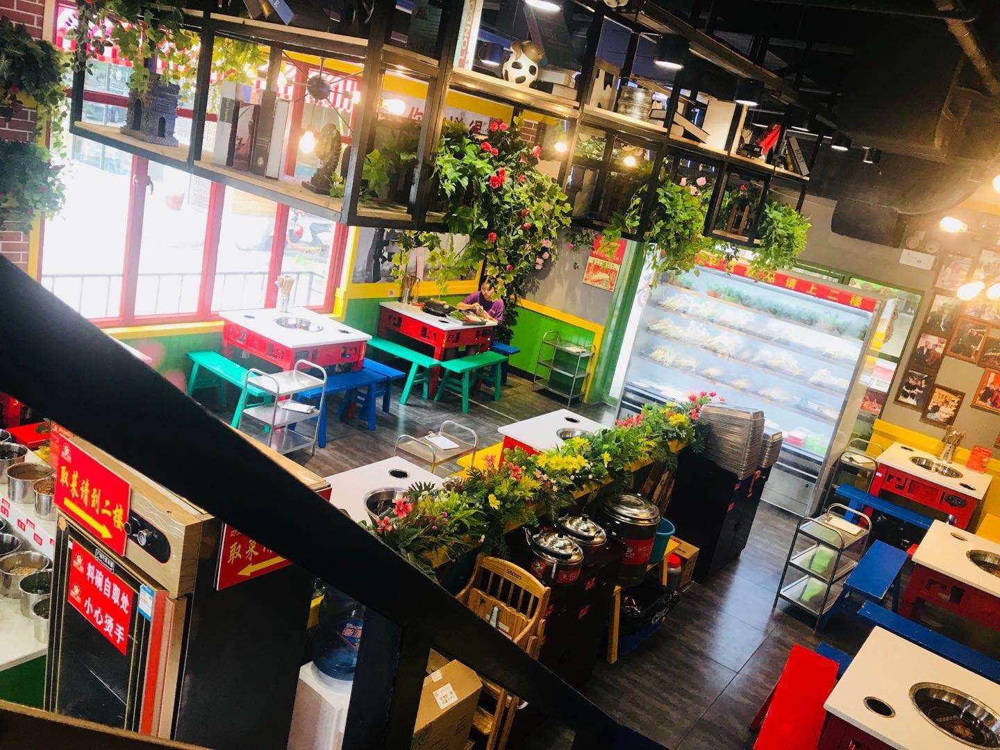 海大北门临街三层连锁火锅店转让