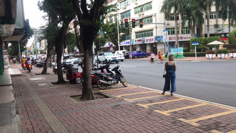 文昌三角路口处水果店转让