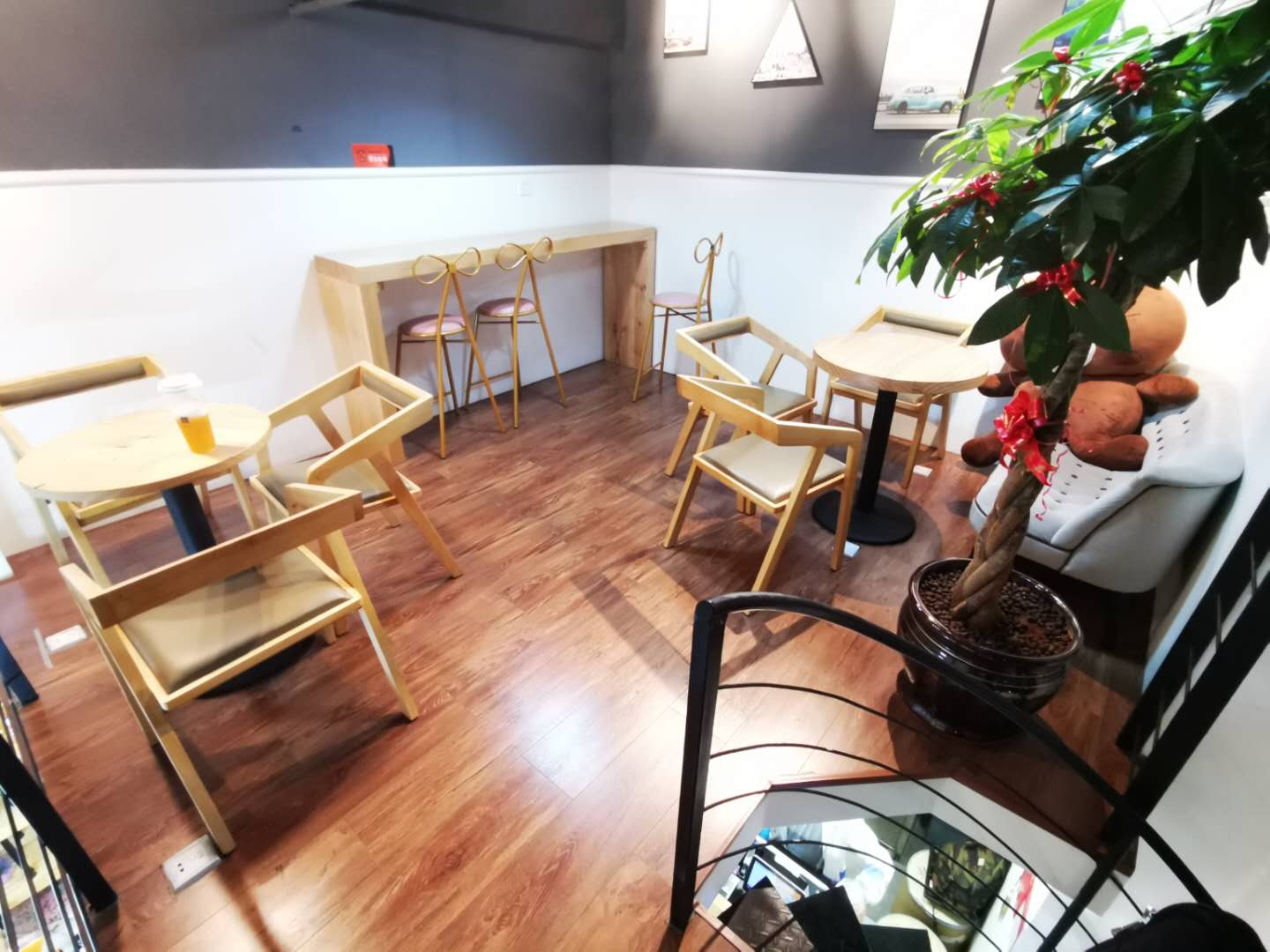 上邦对面嘉华名都临街冷饮店转让