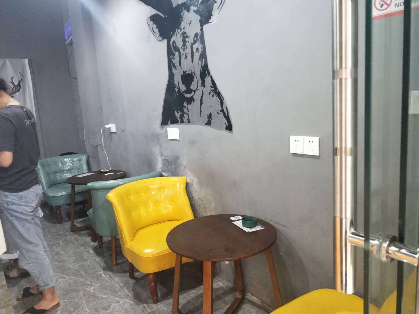低价转让海甸人民大道三东路口冷饮店