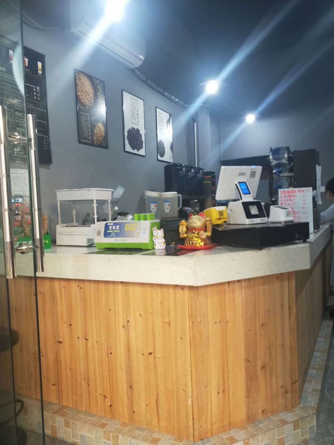 低价转让海甸人民大道三东路口冷饮店