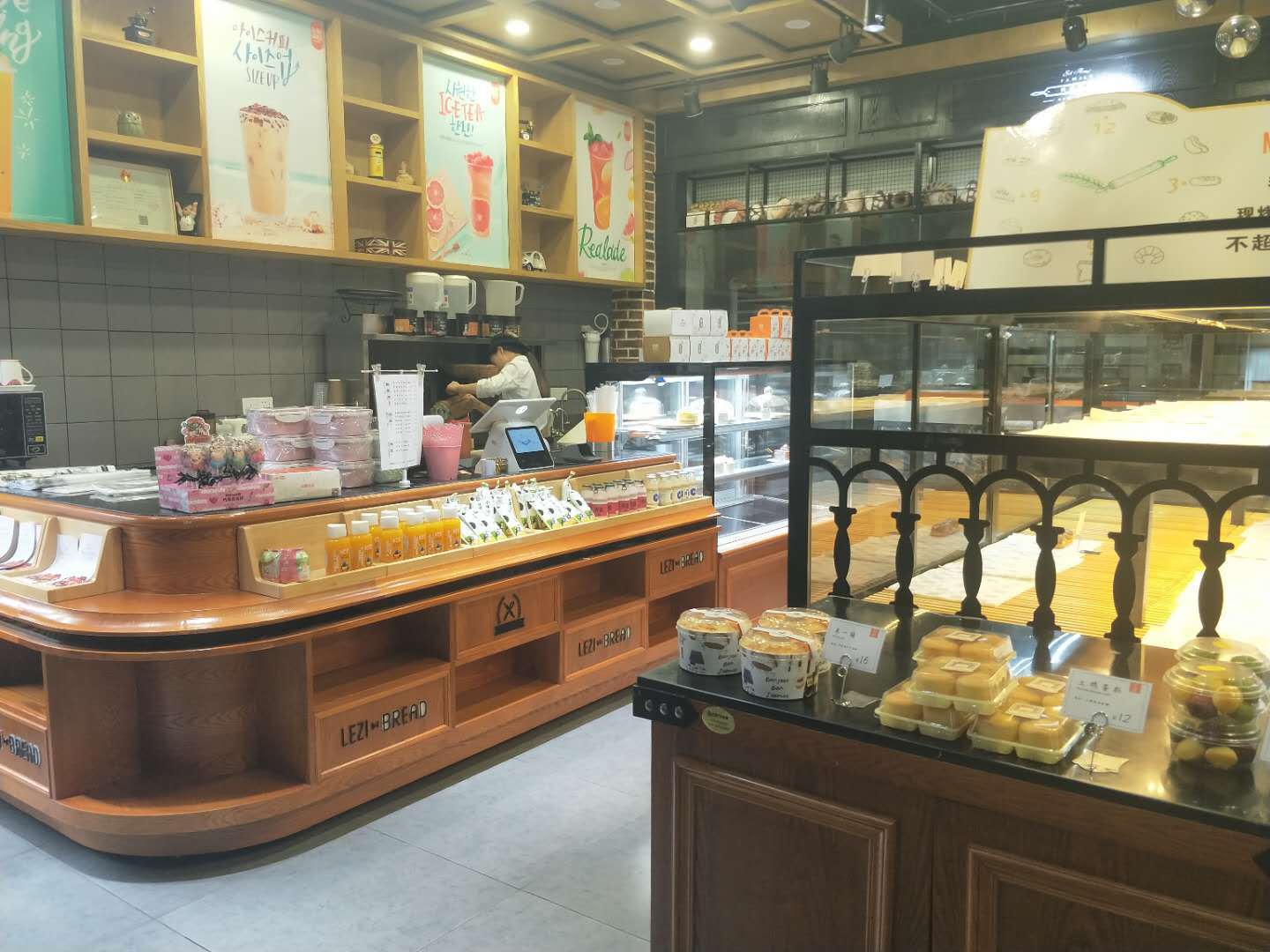 【急】龙昆南海南师范大学旁烘培店转让
