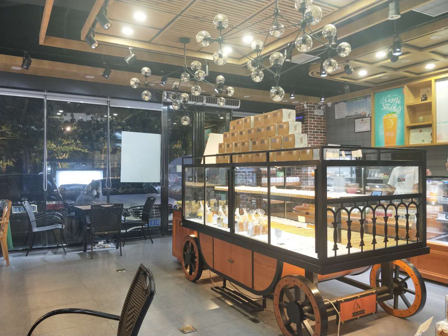 【急】龙昆南海南师范大学旁烘培店转让