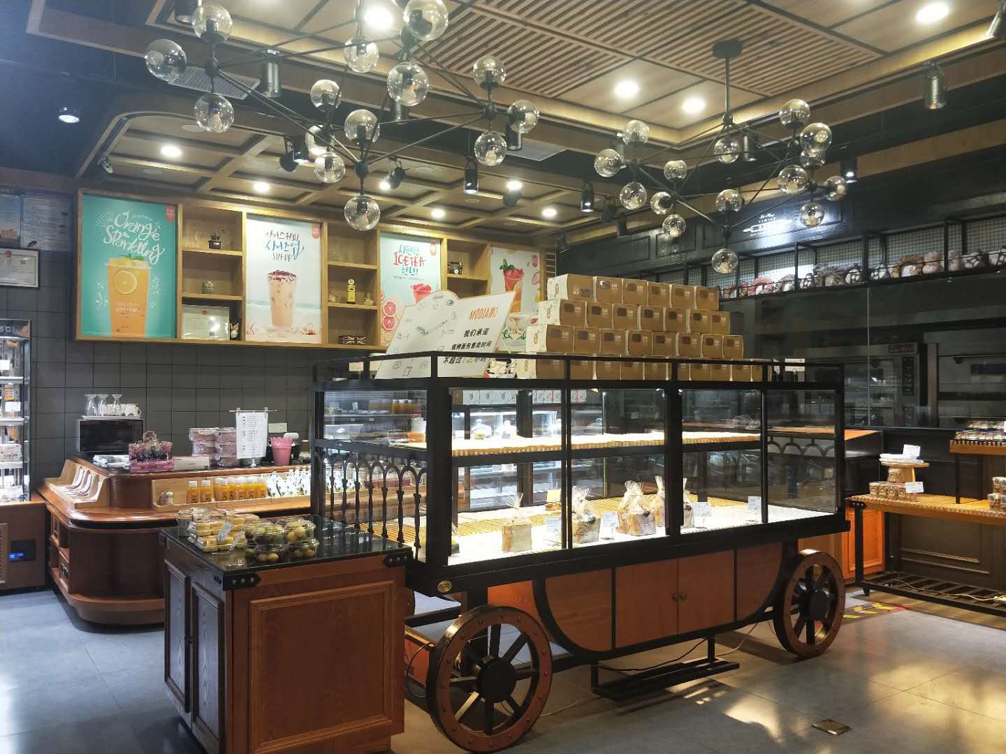 【急】龙昆南海南师范大学旁烘培店转让