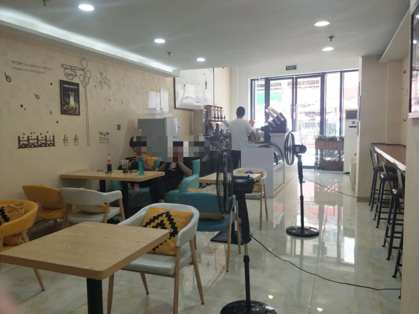 低价空铺转让奶茶店