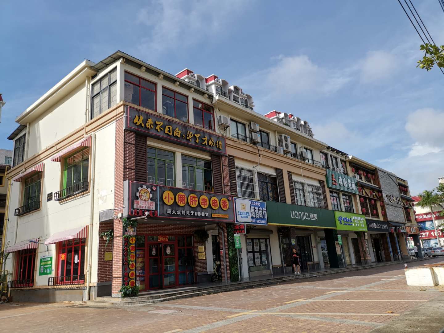 海大北门临街三层连锁火锅店转让