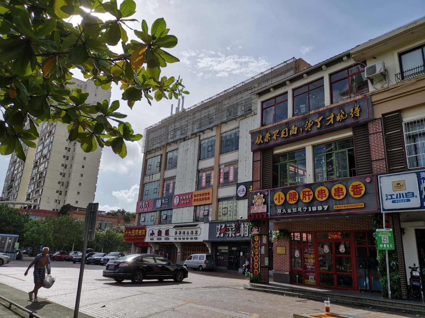 海大北门临街三层连锁火锅店转让
