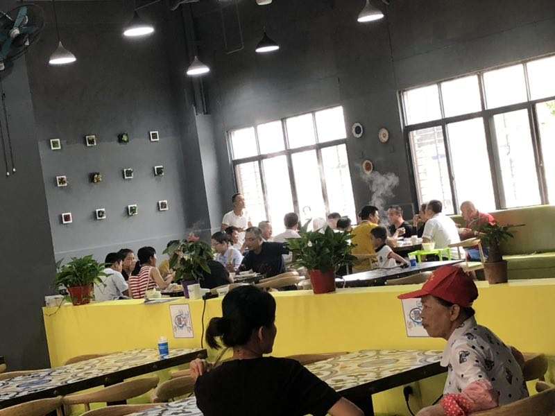 6万低价转让屯昌美食街260平米烤鱼店