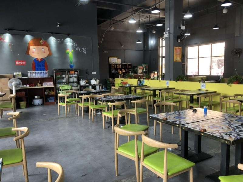 6万低价转让屯昌美食街260平米烤鱼店