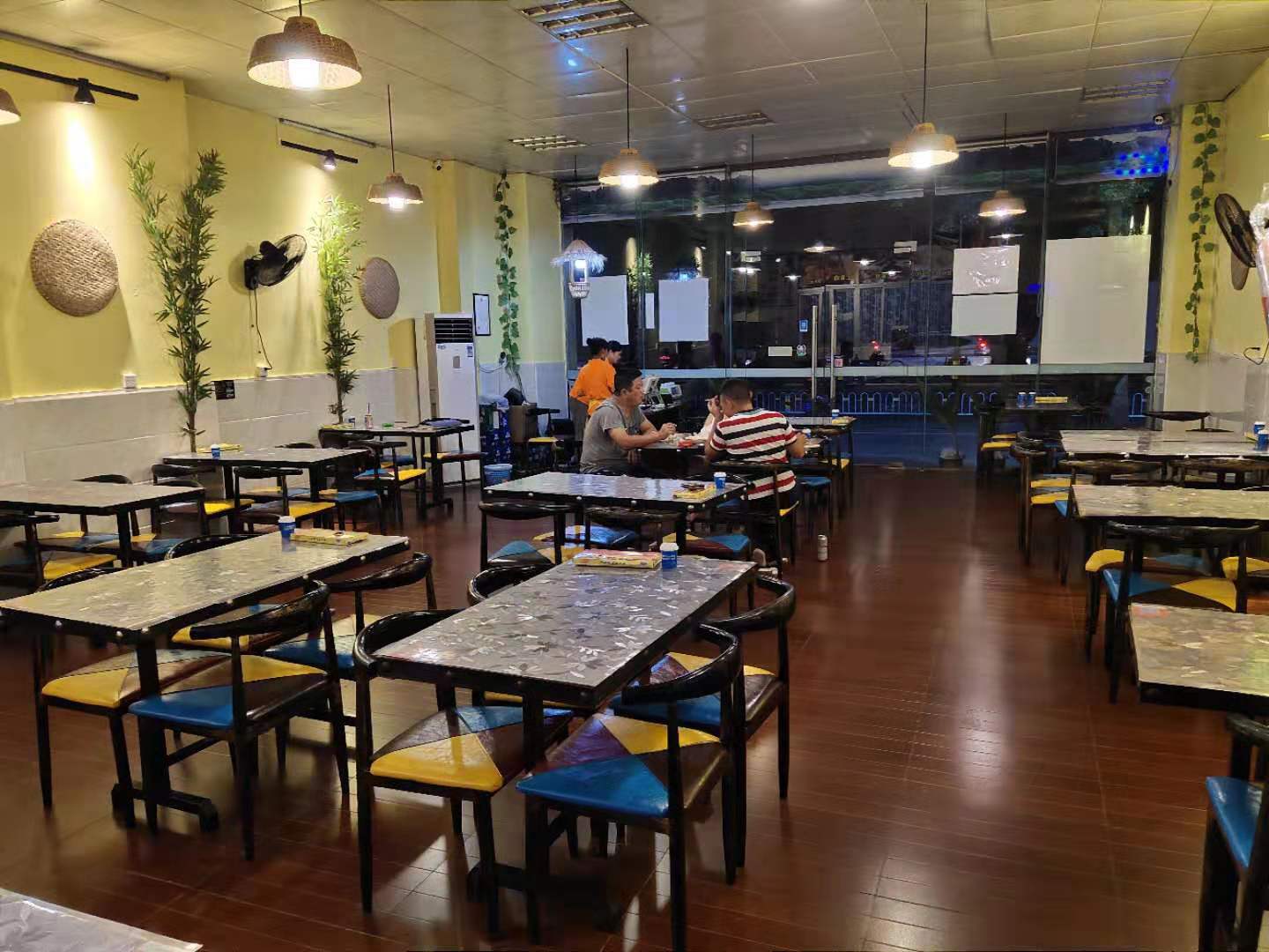 国兴大润发附近美祥路餐饮转让