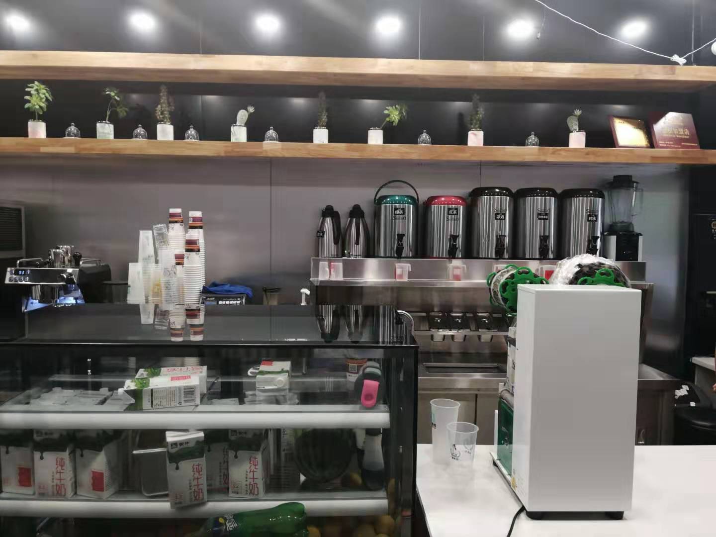 万宁东澳市场旁临街40平米奶茶店转让