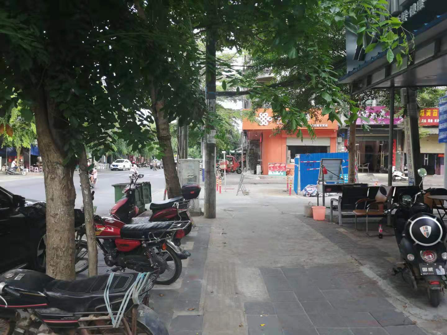 万宁东澳市场旁临街40平米奶茶店转让