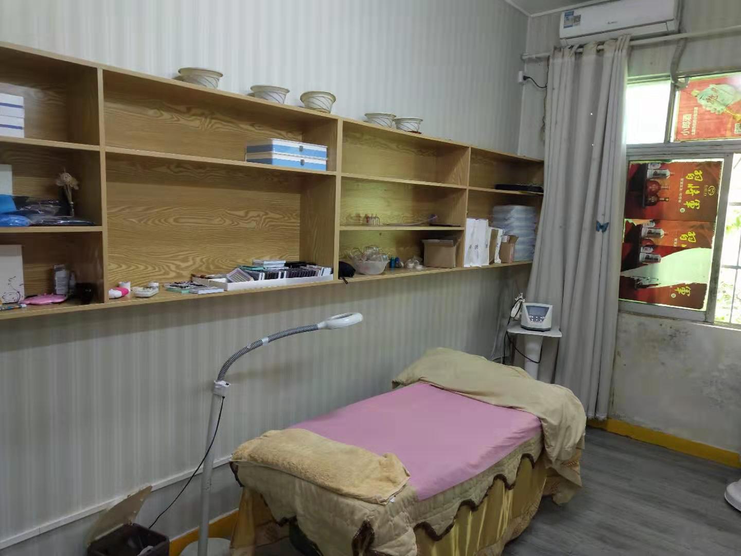 (转让可空转) 盈利可观的美容美甲综合店