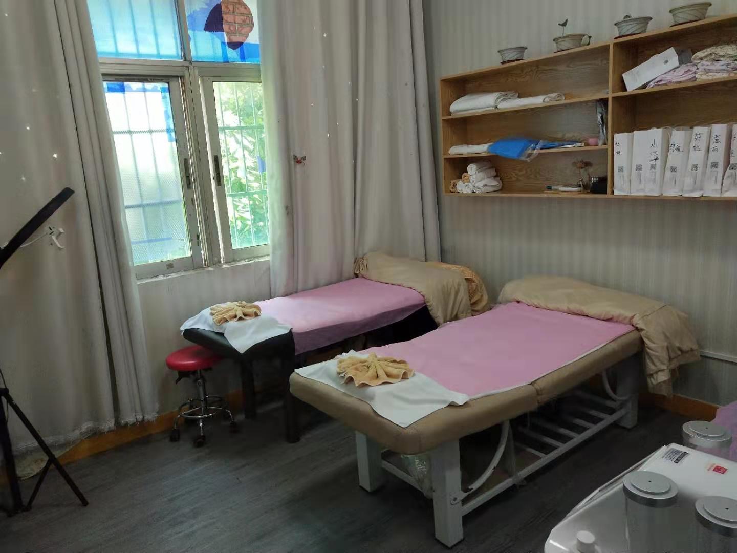 (转让可空转) 盈利可观的美容美甲综合店