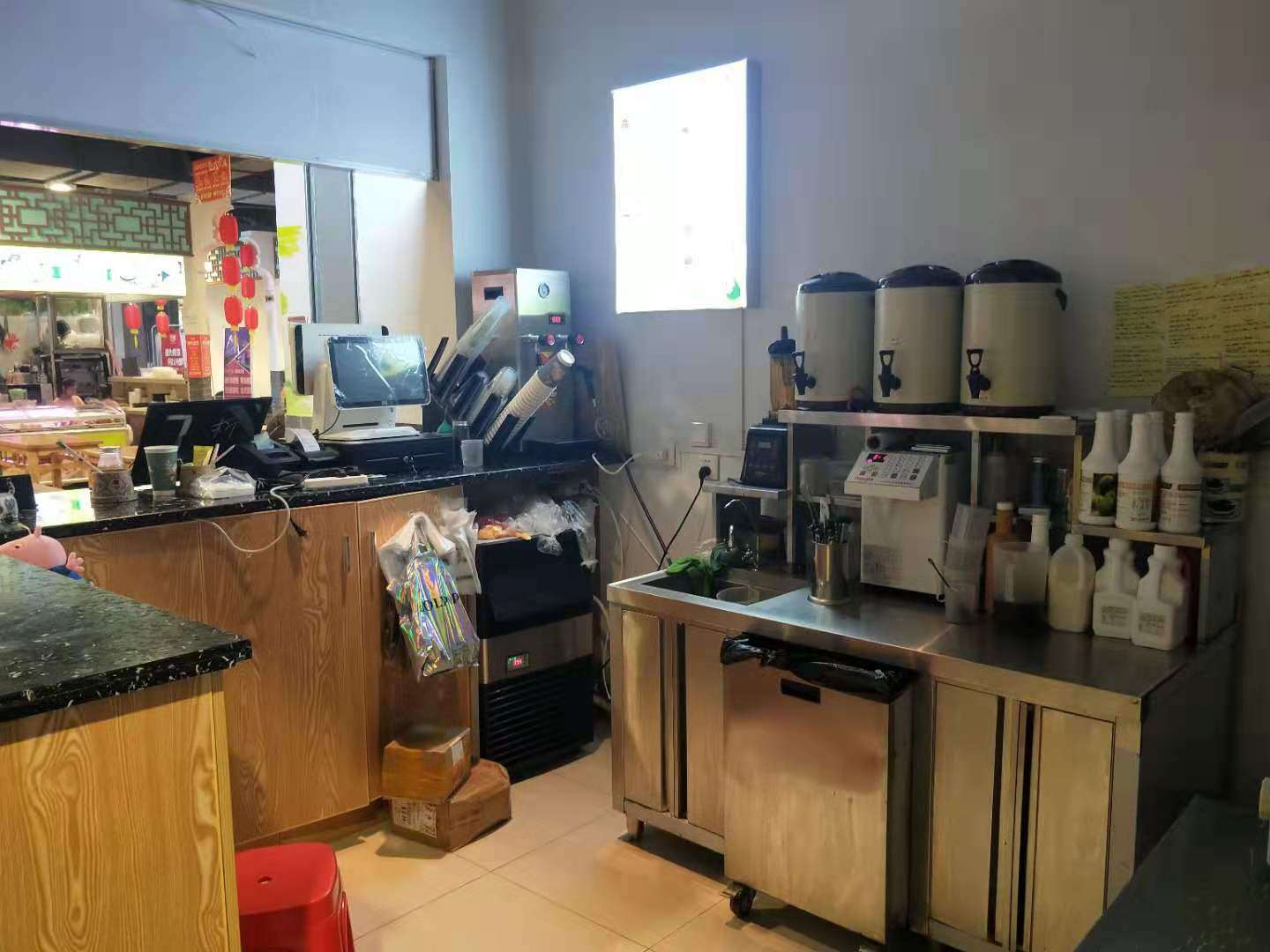 1万低价空铺转让日月广场冷饮店