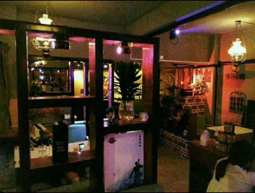 海口凤翔蔬菜批发市场对面餐吧转让