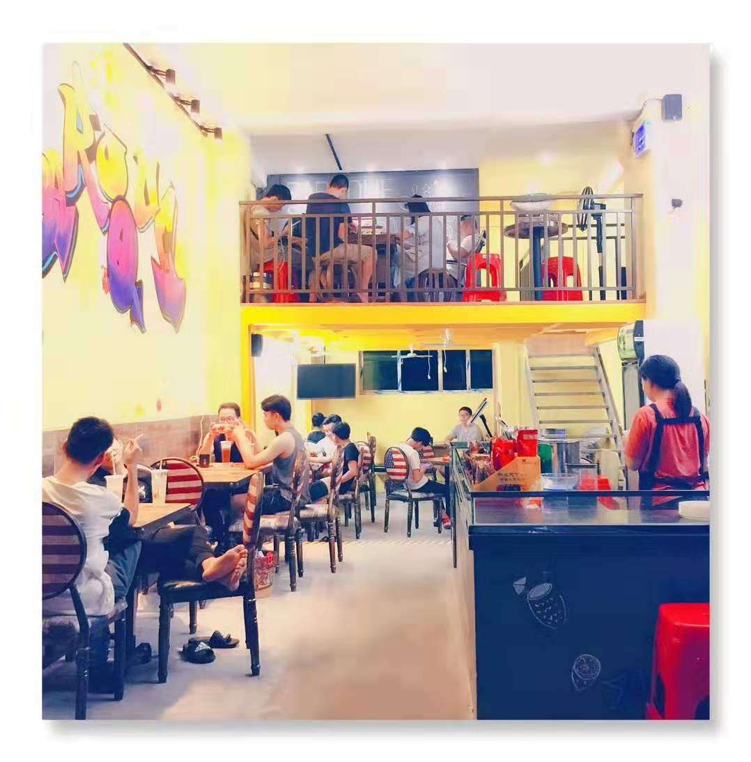 四中高中部后门临街港式水吧转让