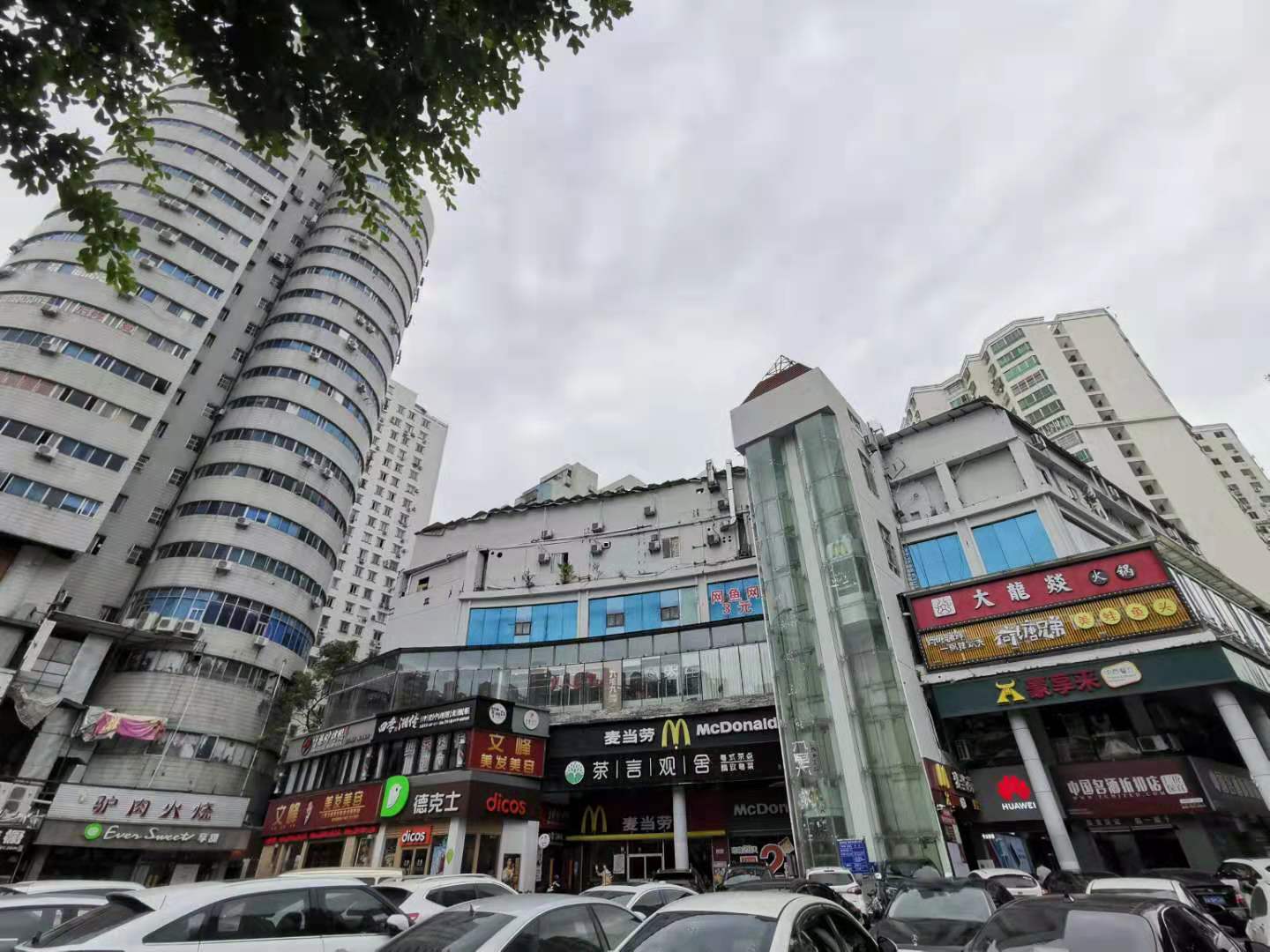 国贸玉沙路十字路口处餐饮店转让