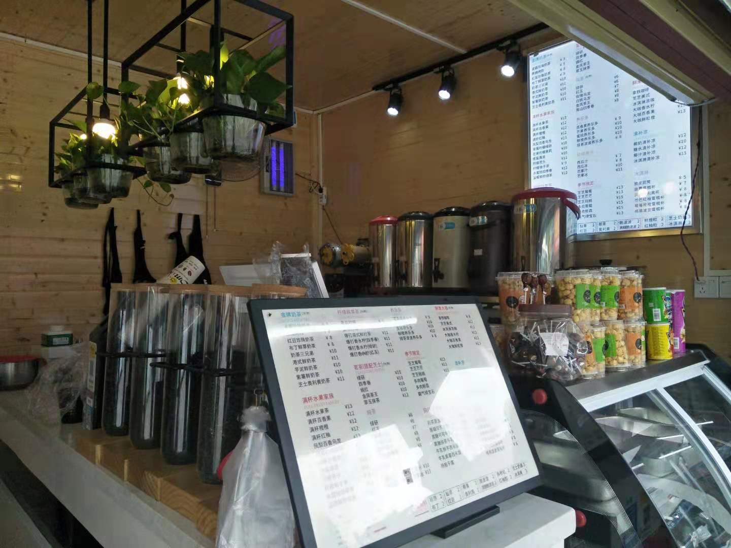 海口汽车西站进出口处冷饮店转让