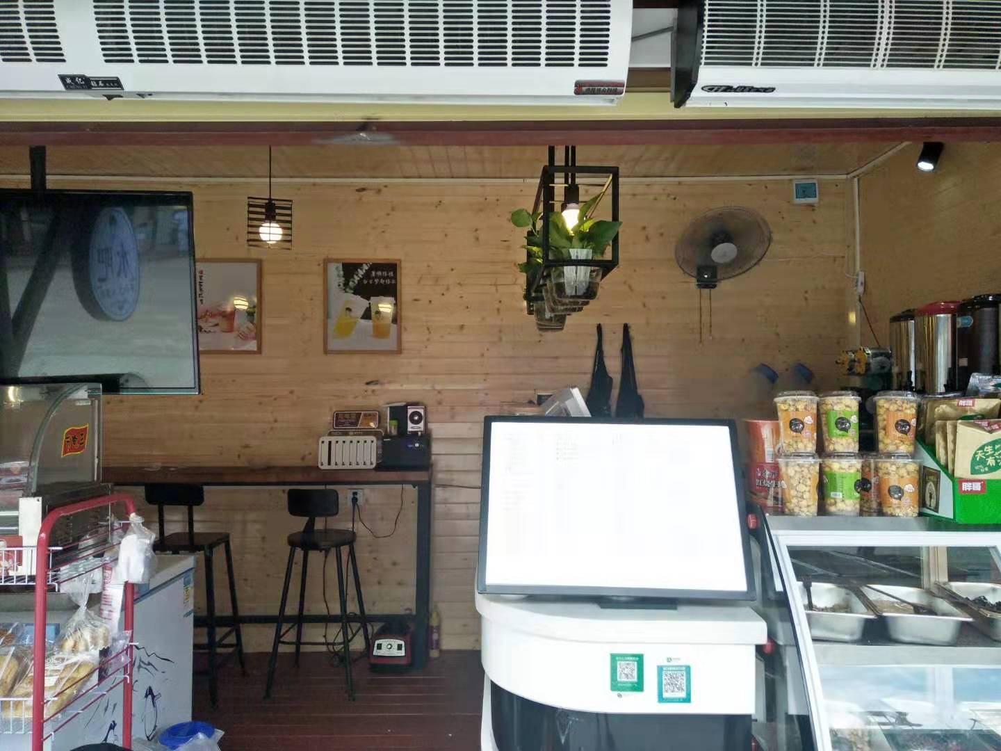 海口汽车西站进出口处冷饮店转让