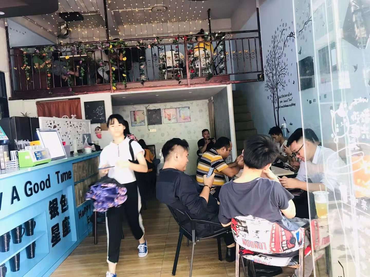 高登东街财政大厦对面临街冷饮店转让