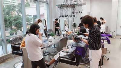 国贸繁华地段京华城美发店转让