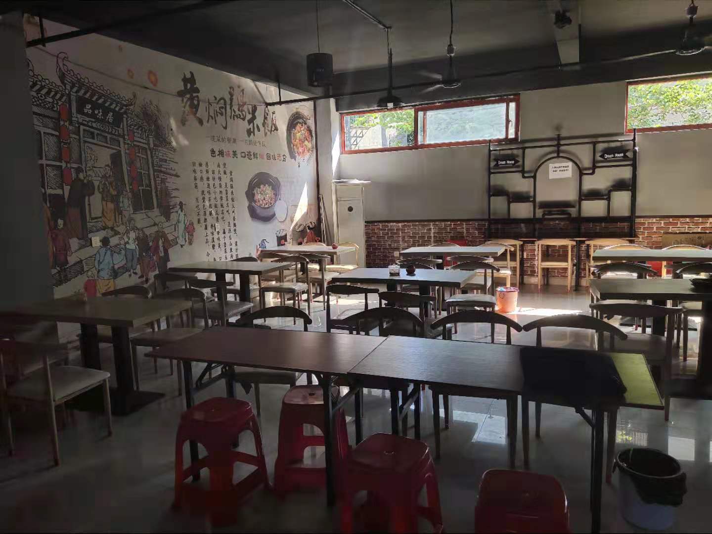 海南科技职业大学餐馆店转让