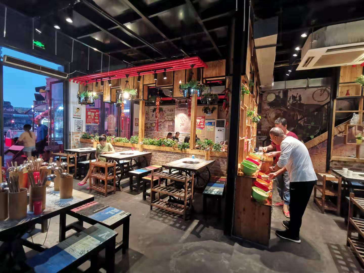 万达广场南洋里200平旺铺转让