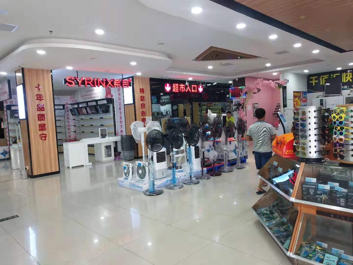 海口老城大型超市入口美甲店 低价转让
