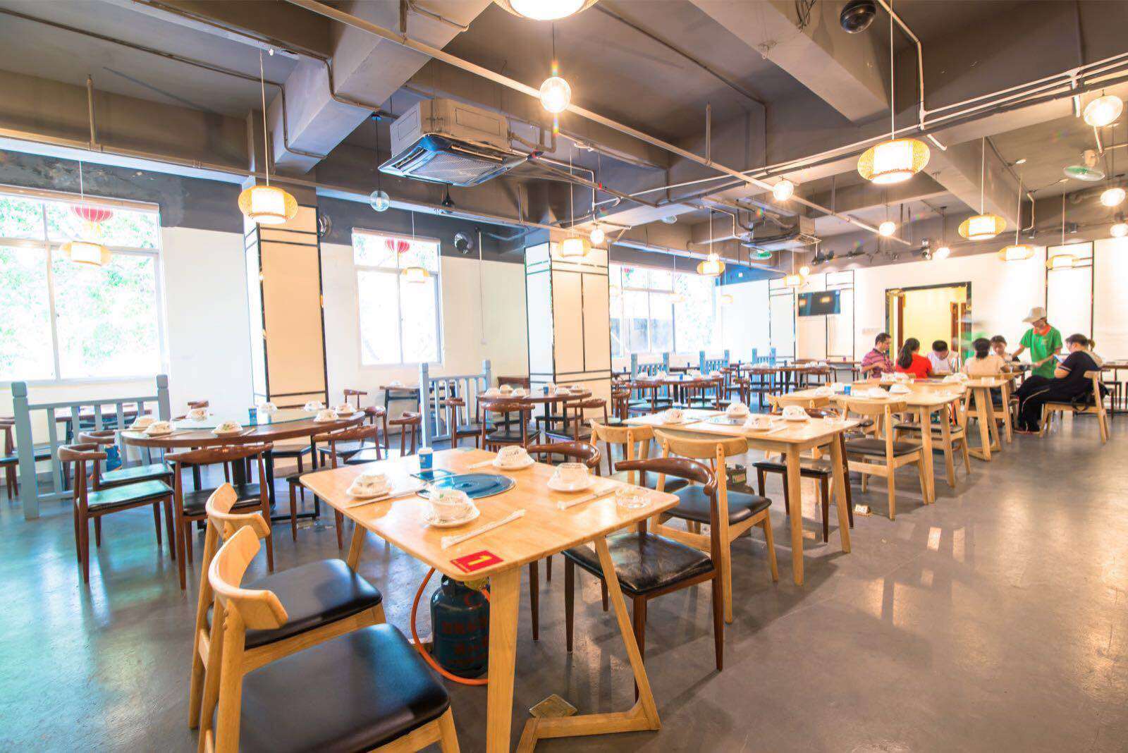 义龙西路十一小对面650平米餐馆店转让