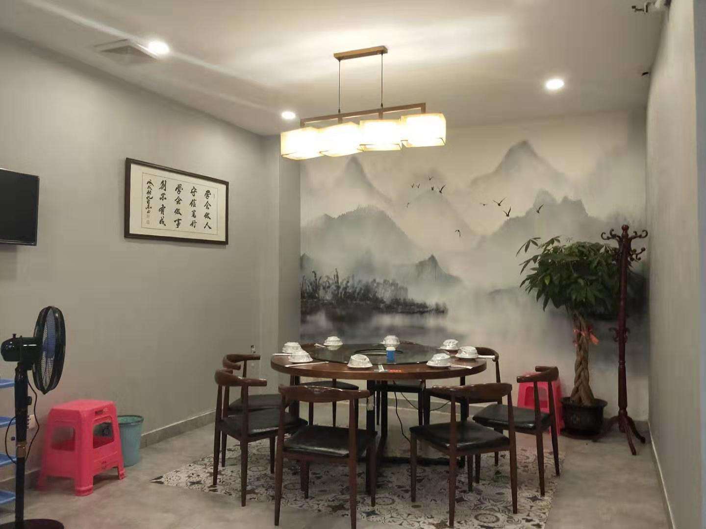义龙西路十一小对面650平米餐馆店转让