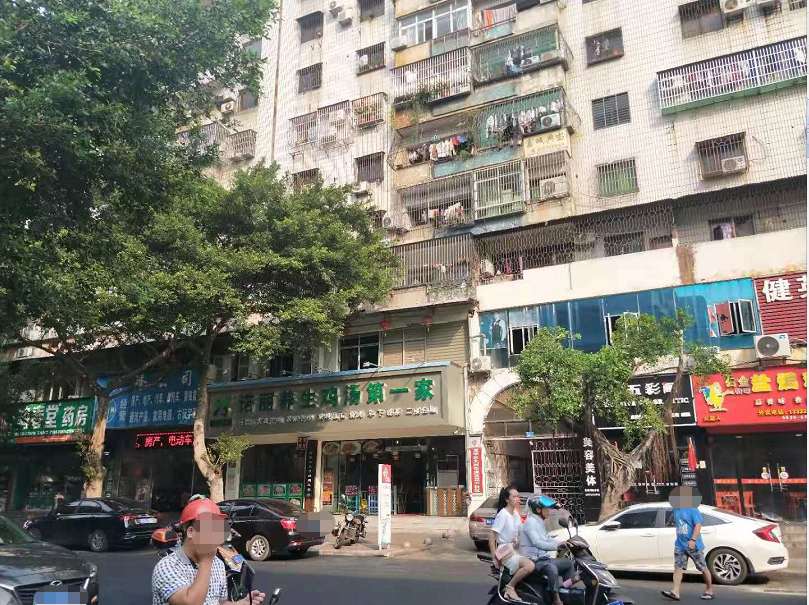 义龙西路十一小对面650平米餐馆店转让